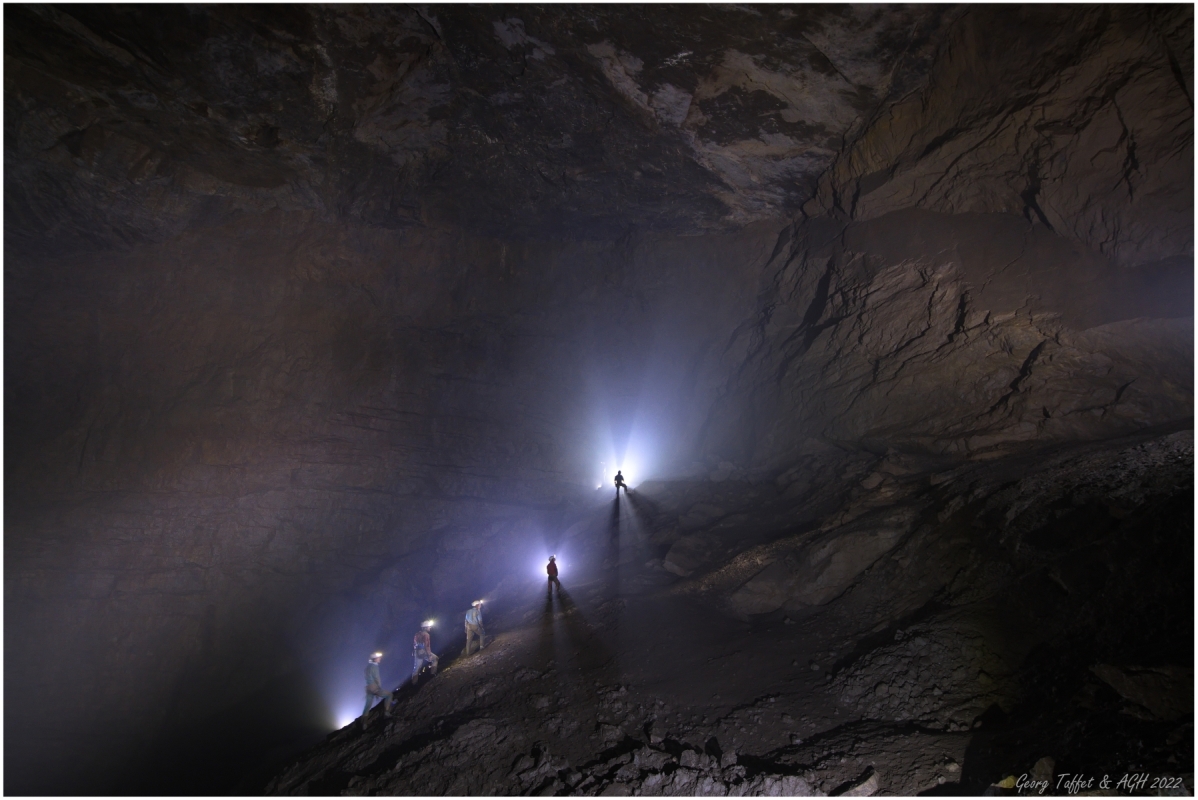 H&ouml;lloch Schwarzdom oben